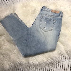 STEP HEM LIGHT WASH BOYFRIEND JEANS